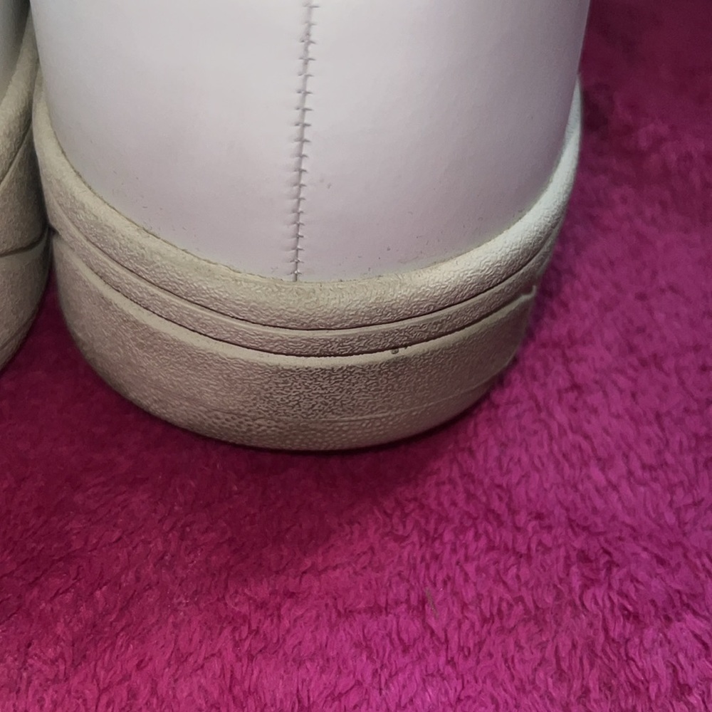 Veja Men's V-10 Leather Low Top Sneakers - Picture 15 of 15